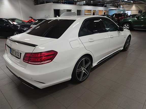 Mercedes-Benz E220 7 of 11