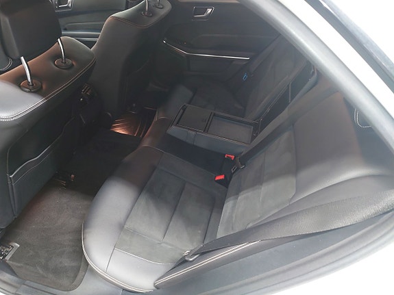 Mercedes-Benz E220 11 of 11