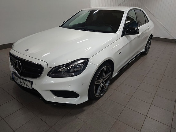 Mercedes-Benz E220 2 of 5