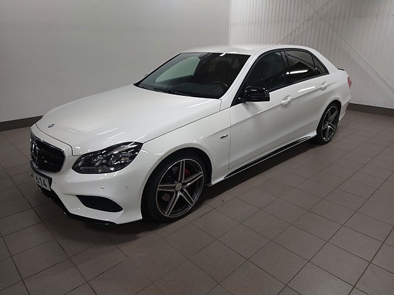 Mercedes-Benz E220 3 of 5