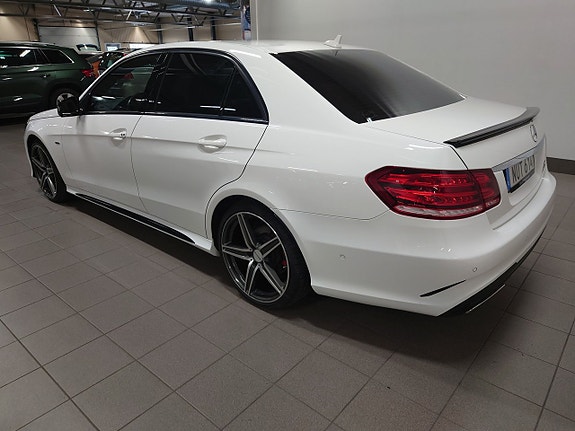 Mercedes-Benz E220 5 of 5
