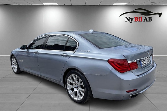 BMW 7-Serie 3 of 19