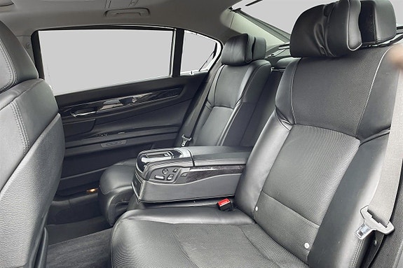 BMW 7-Serie 18 of 19