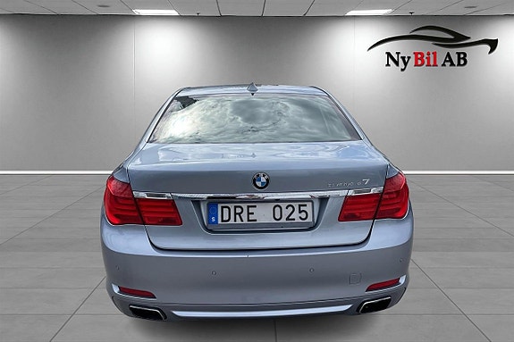 BMW 7-Serie 4 of 19