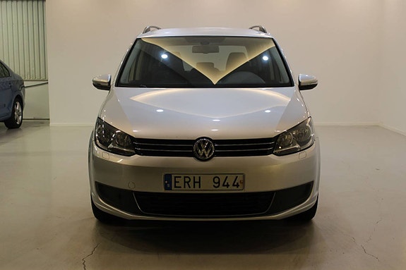 Volkswagen Touran 2 of 5