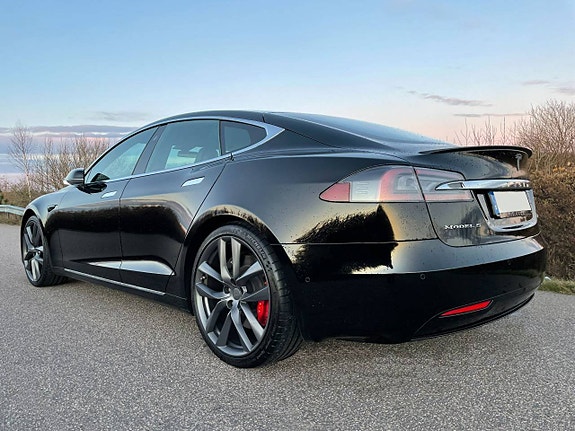 Tesla Model S 2 of 10
