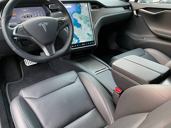 Tesla Model S 3 of 10