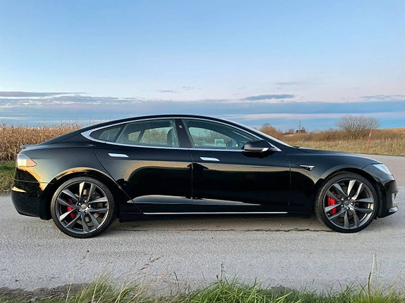 Tesla Model S 8 of 10