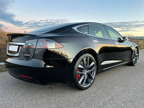 Tesla Model S 5 of 10