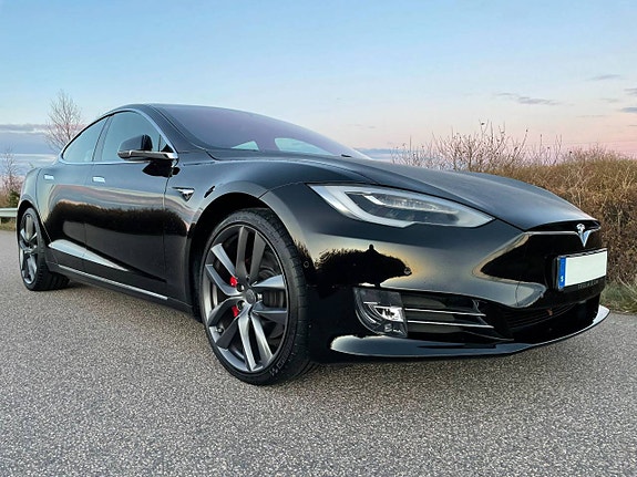 Tesla Model S 4 of 10