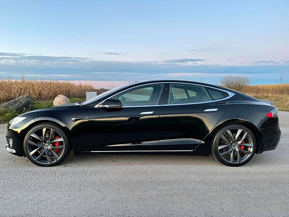 Tesla Model S 7 of 10