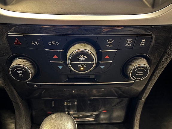 Chrysler 300C 16 of 29