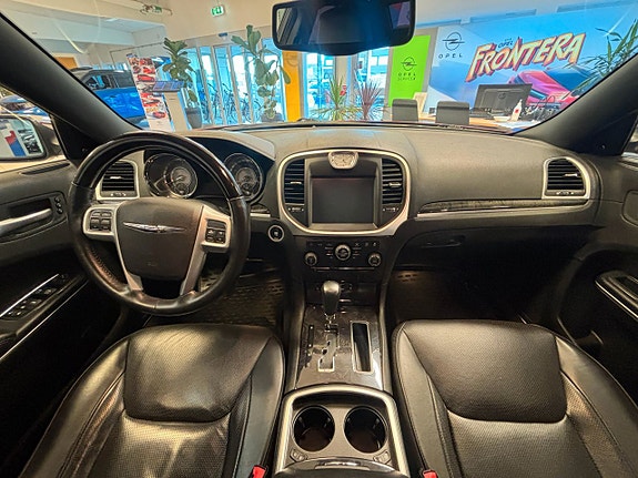 Chrysler 300C 9 of 29