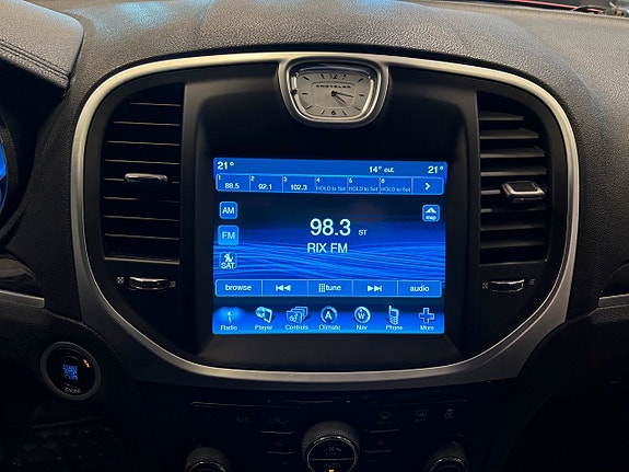 Chrysler 300C 12 of 29