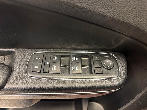 Chrysler 300C 24 of 29