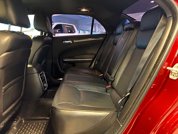 Chrysler 300C 6 of 29