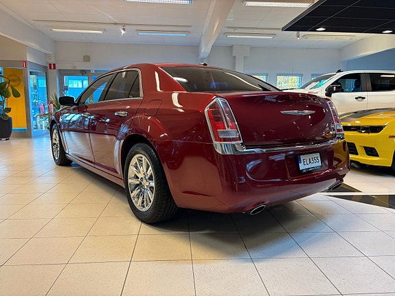 Chrysler 300C 2 of 29