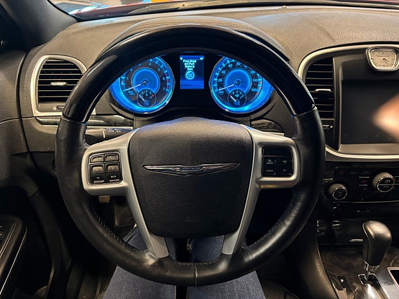 Chrysler 300C 10 of 29