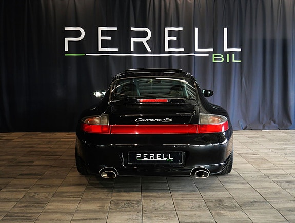 Porsche 911 4 of 5