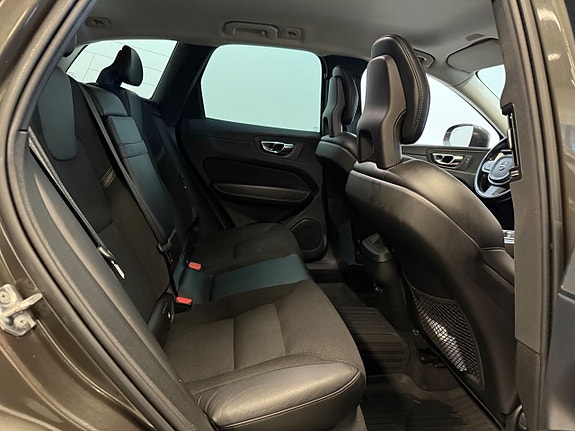 Volvo XC60 10 of 21