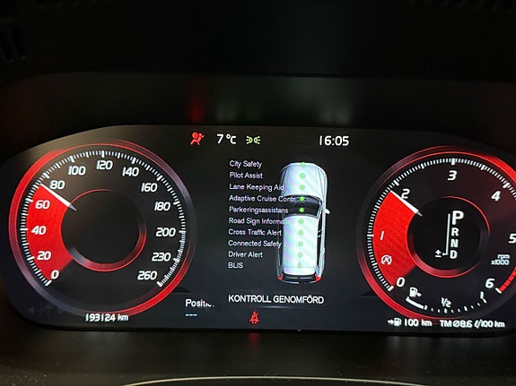 Volvo XC60 11 of 21