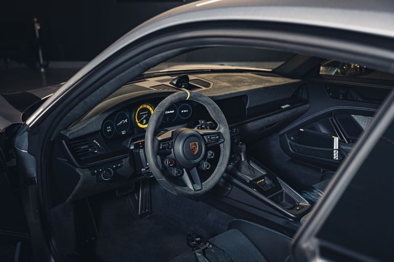 Porsche 911 4 of 5