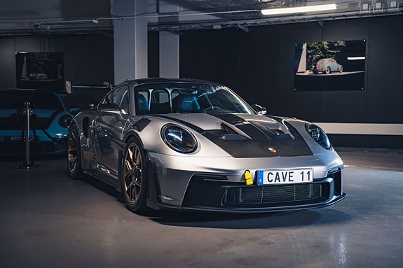 Porsche 911 2 of 5