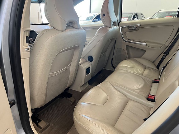Volvo XC60 15 of 21