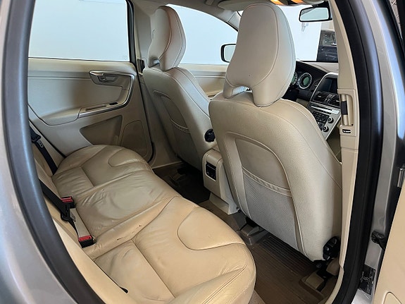 Volvo XC60 18 of 21