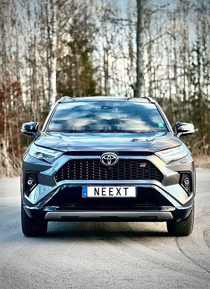 Toyota RAV4 6 of 17