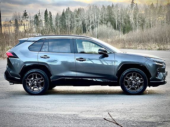 Toyota RAV4 3 of 5