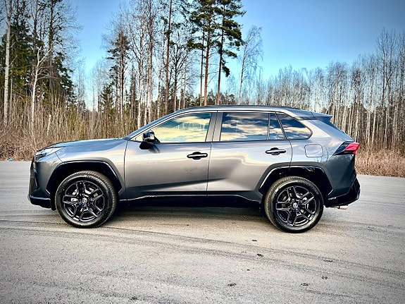 Toyota RAV4 2 of 5