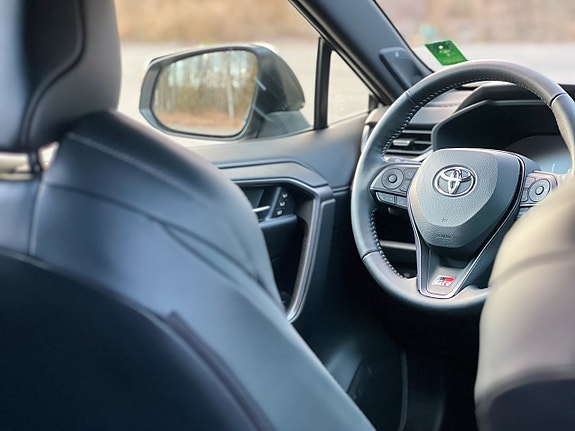Toyota RAV4 11 of 17