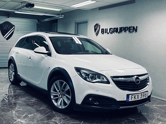 Opel Insignia 2 of 5