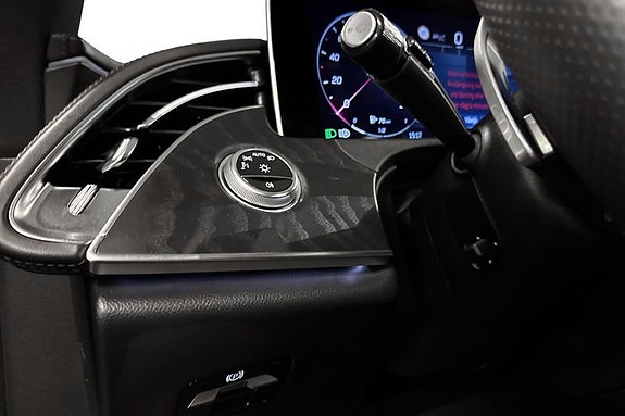 Mercedes-Benz E300 9 of 16