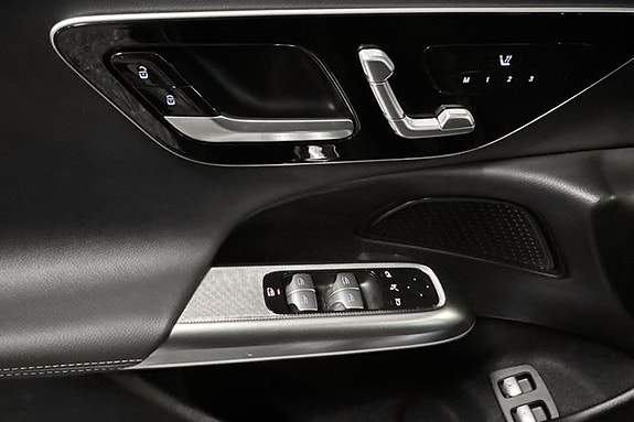 Mercedes-Benz E300 13 of 16