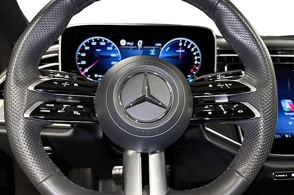 Mercedes-Benz E300 8 of 16