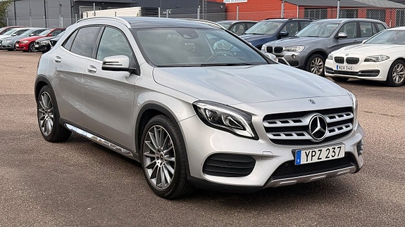 Mercedes-Benz GLA200 3 of 30