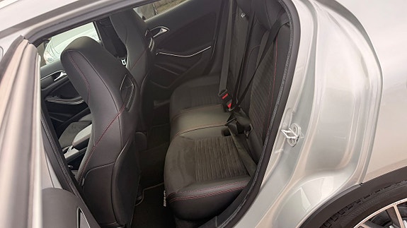 Mercedes-Benz GLA200 30 of 30