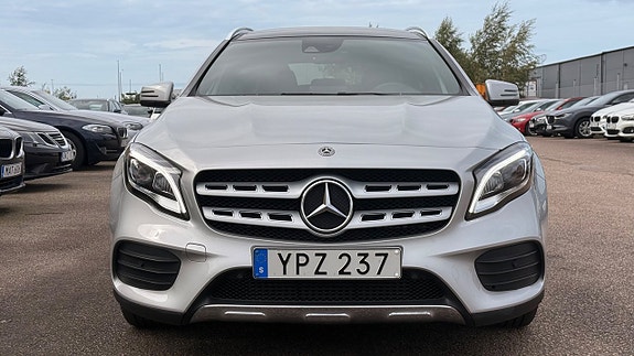 Mercedes-Benz GLA200 2 of 30
