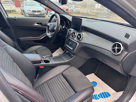 Mercedes-Benz GLA200 7 of 8