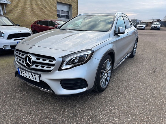 Mercedes-Benz GLA200 6 of 8