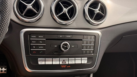 Mercedes-Benz GLA200 18 of 30