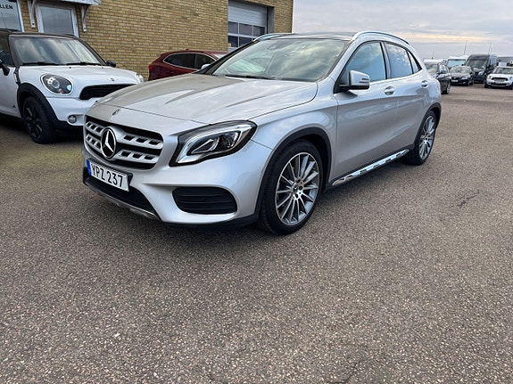 Mercedes-Benz GLA200 3 of 8