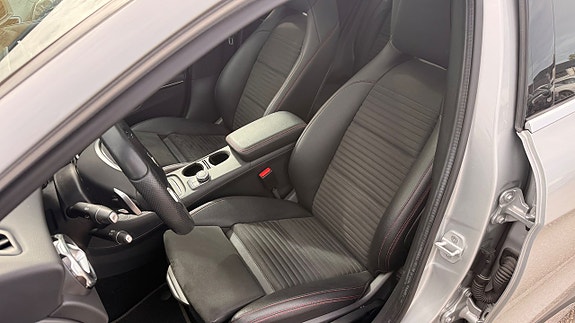 Mercedes-Benz GLA200 8 of 30