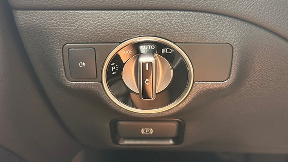Mercedes-Benz GLA200 16 of 30