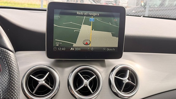 Mercedes-Benz GLA200 17 of 30