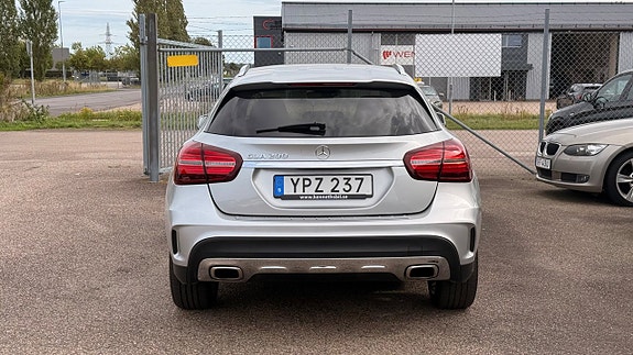Mercedes-Benz GLA200 5 of 30