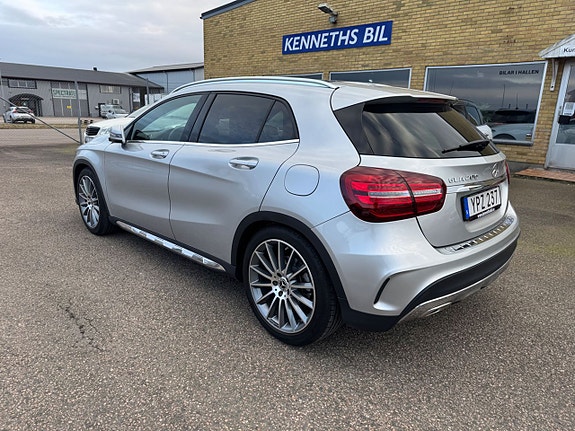 Mercedes-Benz GLA200 5 of 8