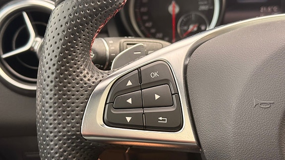 Mercedes-Benz GLA200 13 of 30